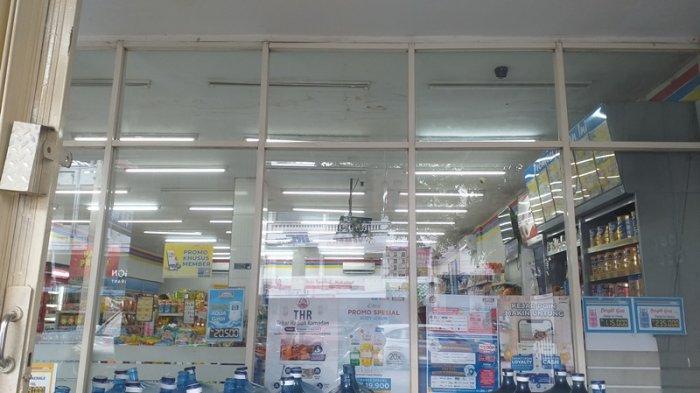 Stok beras dan gula kosong di sejumlah minimarket waralaba di Manado, Sulawesi Utara, Jumat (23/2/2024).
