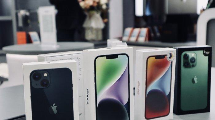 Store Iphone yang berada pada ITC Manado Sulawesi Utara, Senin (2/10/2023).