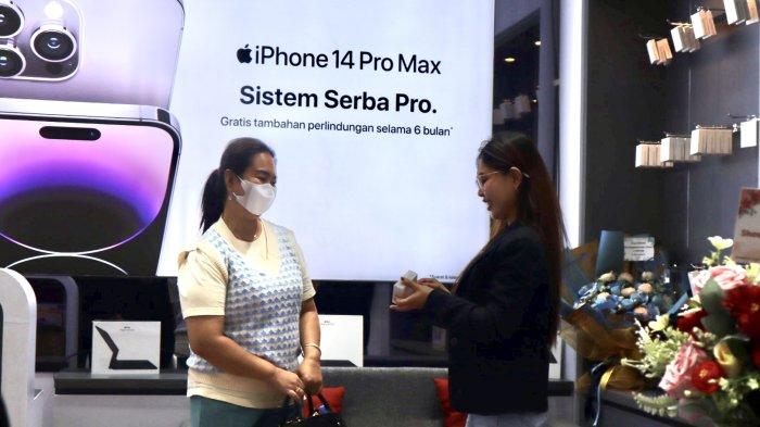 Store Iphone yang berada pada ITC Manado Sulawesi Utara, Senin (2/10/2023).