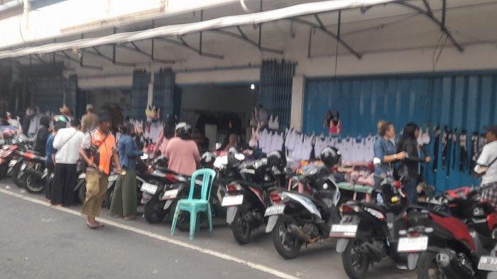 RAMAI: Suasana Pasar 45 Manado, Sulawesi Utara (Sulut) Minggu 13 Juli 2025.