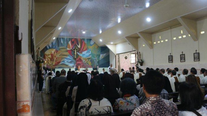 Suasana dalam Biara Karmel OCD Santa Theresia dari Kanak-kanak Yesus di Jalan Opo Worang, Kelurahan Kakaskasen Tiga, Kecamatan Tomohon Utara, Kota Tomohon, Sulawesi Utara, Sabtu (4/5/2024).