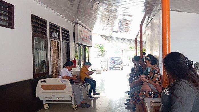 Suasana di rumah sakit tempat para siswa korban kecelakaan tunggal minibus di perumahan Paniki Indah (GPI) Kota Manado, dirawat.