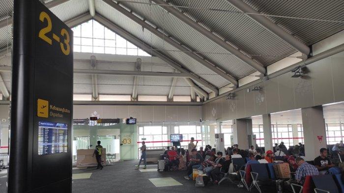 Suasana di terminal keberangkatan Bandara Internasional Sam Ratulangi Manado.