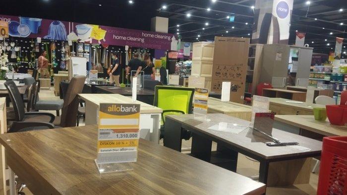 Suasana Transmart Star Square, Manado, Sulawesi Utara, jelang penutupan, Selasa (27/6/2023).