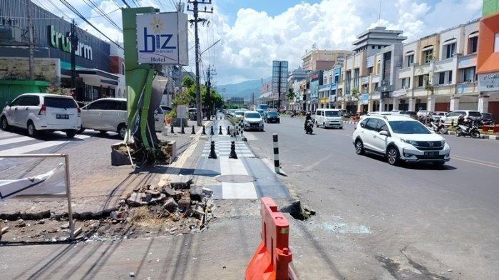 TKP lakalantas tunggal yang terjadi di jalan Piere Tendean, Kota Manado, Jumat 10 November 2023 dinihari.