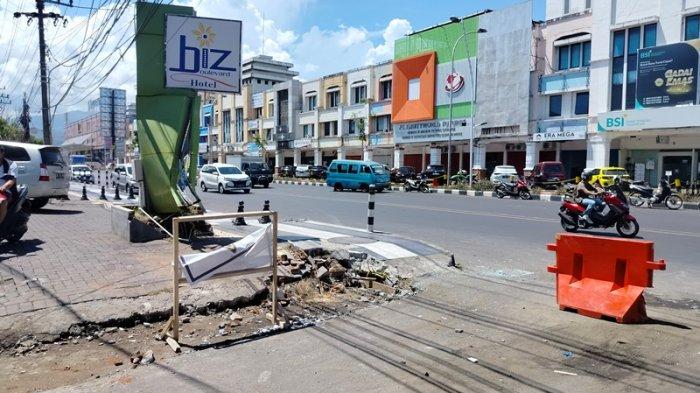 TKP lakalantas tunggal yang terjadi di jalan Piere Tendean, Kota Manado, Jumat 10 November 2023 dinihari.