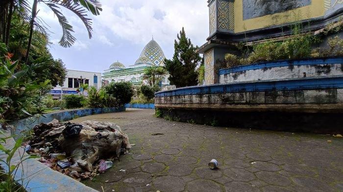 Taman Kota di Kotamobagu, Provinsi Sulawesi Utara (Sulut), yang tak lagi terawat.