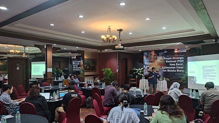 PELUNCURAN BUKU: Peluncuran buku