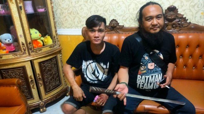 Terduga pelaku kasus penganiayaan menggunakan senjata tajam (sajam) berinisial MRH alias Mardika (20) warga Ternate Tanjung, Kecamatan Singkil, Kota Manado, diringkus Tim Resmob Polda Sulawesi Utara, Senin (19/8/2024).