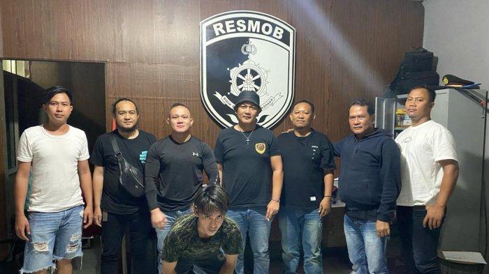 Tim Resmob Polda Sulut saat mengamankan pelaku kasus pencurian