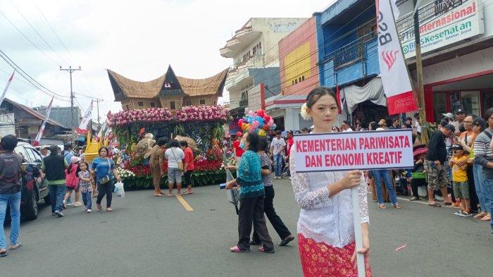 Turnament Of Flower (TOF) atau parade bunga Tomohon Internasional Flower Festival (TIFF) 2023