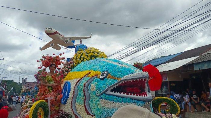 Turnament Of Flower (TOF) atau parade bunga Tomohon Internasional Flower Festival (TIFF) 2023