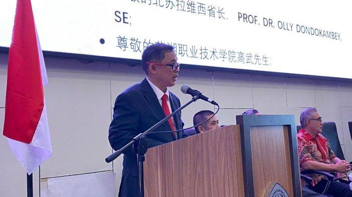 Unsrat Manado, Sulawesi Utara, dan Wuhu Institute of Technology Tiongkok menjalin kerja sama melalui Program Pertukaran Pelajar dan meresmikan Luban Workshop, Sabtu (27/4/2024).