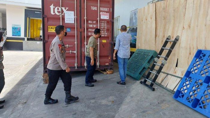 Wakapolda Sulawesi Utara (Sulut), Brigjen Pol Jan de Fretes, dan Kapolres Bitung, AKBP Tommy B Souissa, ketika mengunjungi PT Samudera Ulam Nusantara, Minggu (10/9/2023).