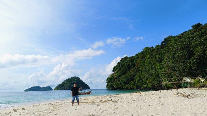 WISATA: Pulau 3 Maelang yang ada di Kecamatan Sangtombolang, Kabupaten Bolmong, Sulawesi Utara (Sulut), Senin 10 Februari 2025. Tempat wisata Instragramable yang cocok untuk dijadikan tempat camping.
