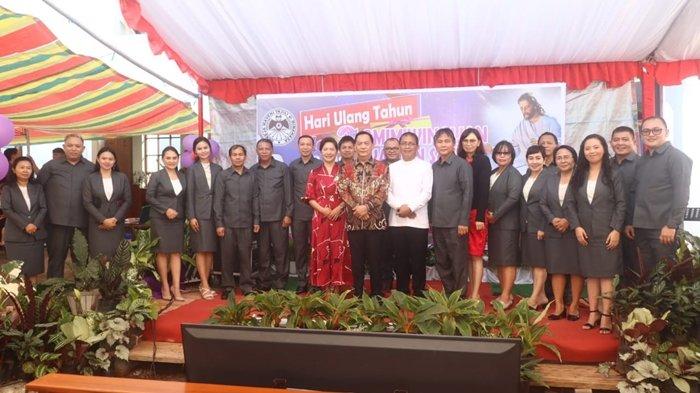 Walikota Tomohon Caroll Senduk menghadiri syukuran Hari Ulang Tahun ke-2 Jemaat GMIM Winalian Walian Satu, Minggu (2/6/2024).