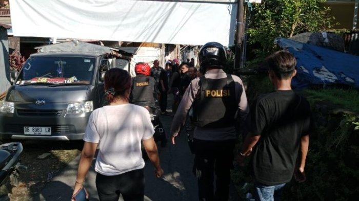 PENGANIAYAAN - Wenang Polresta Manado mengamankan lokasi kejadian penganiayaan yang bertempat di Lingkungan III, Kelurahan Lawangirung, Kecamatan Wenang, Kota Manado.