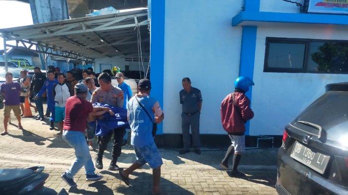 AA (17) warga Kabupaten Minahasa Utara (Minut) lompat dari jembatan Soekarno.