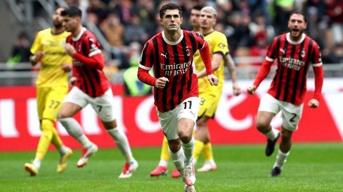 AC MILAN - Selebrasi winger AC Milan Christian Pulisic setelah mencetak gol ke gawang Parma melalui penalti pada pertandingan pekan 22 Liga Italia di San Siro Stadium, Minggu (26/1/2025) malam WIB. AC Milan keluar dari 8 besar tim yang otomatis lolos Liga Champions 2024/2025 usai kalah dari Dinamo Zagreb.