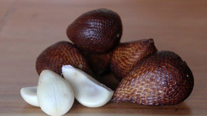 Buah salak.