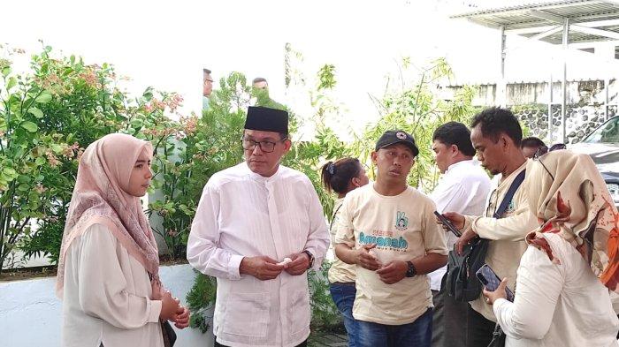 Djafar Alkatiri saat mendaftar di KPU Sulawesi Utara, Selasa 9 Mei 2023.