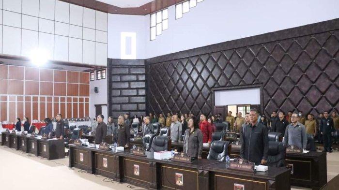 Dewan Perwakilan Rakyat Daerah (DPRD) Kabupaten Minahasa menggelar Rapat Paripurna pembicaraan tingkat I tentang Rancangan Peraturan Daerah (Ranperda) Pertanggungjawaban APBD Tahun 2022.