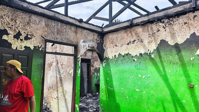 TERBAKAR - Kebakaran terjadi di Kelurahan Istiqlal, Lingkungan 2, Kecamatan Wenang, Kota Manado, Sulawesi Utara, Rabu (9/7/2025).