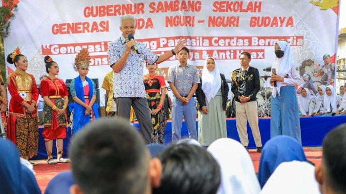 Gubernur Jawa Tengah Ganjar Pranowo tegaskan tidak akan ada lagi kejadian sekolah menahan ijazah lulusan atas dasar tunggakan pembayaran atau apapun alasannya