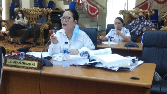 Jean Sumilat selaku anggota Banggar, saat meminta kejelasan tentang pengelolaan anggaran yang termasuk dalam dinas pendidikan.