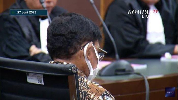 Johnny G Plate Didakwa Rugikan Negara Rp8 Triliun dalam Kasus Korupsi BTS 4G. Johnny G Plate menjalani sidang dakwaan di ruang sidang Prof Muhammad Hatta Ali Pengadilan Tindak Pidana Korupsi (Tipikor) pada Pengadilan Negeri (PN) Jakarta Pusat, Selasa (27/6/2023).