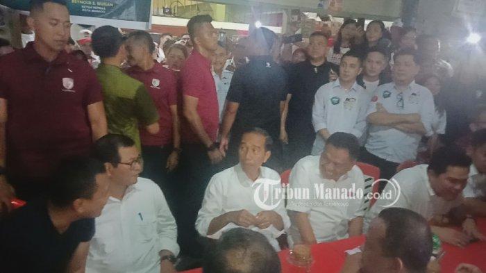 Presiden Joko Widodo mampir di Jalan roda (Jarod) Kota Manado, Sulawesi Utara ( Sulut) pada Minggu (31/3/2019) malam.