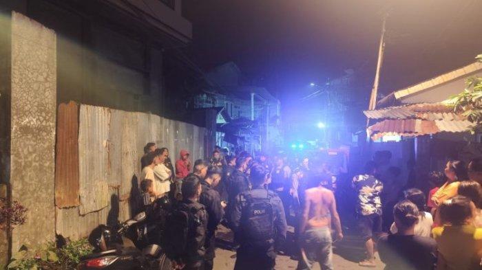 KACAU: Jajaran Polresta Manado melalui Polsek Singkil dan Patroli Rayon bergerak cepat menindaklanjuti laporan kekacauan yang terjadi di Kelurahan Wawonasa, Lingkungan 1, Kecamatan Singkil, tepatnya di kompleks SD Muhammadiyah, Sabtu (15/2/2024) sekira pukul 00.41 WITA.