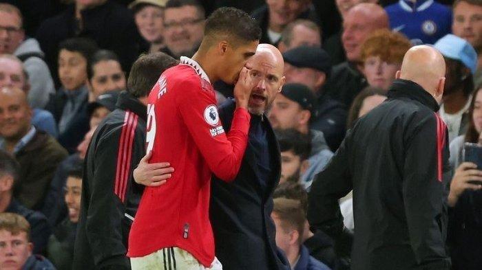 Potret Raphael Varane setelah alami cedera saat membela Man United.