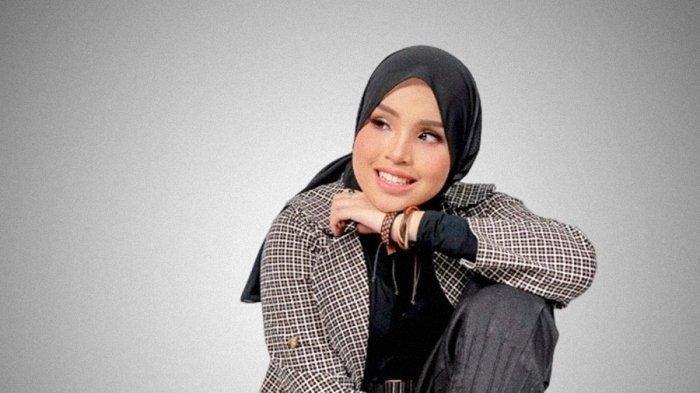 Lirik dan Terjemahan Lagu Putri Ariani - Loneliness - Bahasa Inggris-Indonesia