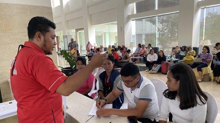 Peserta pelatihan P3PD gelombang X dari Dirjen Bina Pemerintahan Desa Kemendagri RI mulai registrasi di Hotel Peninsula, Kota Manado, Sulawesi Utara, Minggu (22/10/2023).