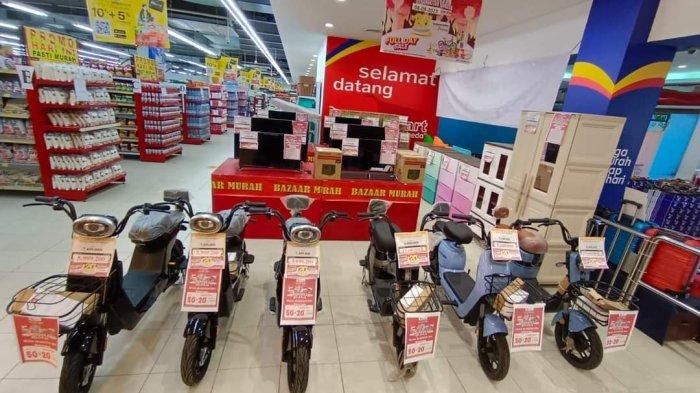 Saatnya memberikan hadiah terbaik bagi anak - anak tercinta. Di Minggu kedua bulan September ini, Multimart Full Day Sale (FDS) hadir kembali untuk keluarga Indonesia pada Selasa, 12 September 2023 dengan banyak penawaran menarik bagi putra - putri kesayangan.