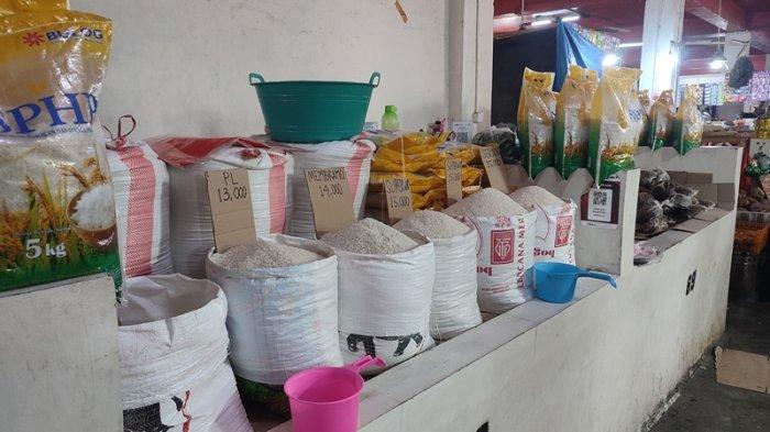 Lapak pedagang beras di Pasar Bersehati Manado