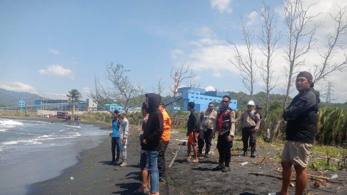 Proses pencarian pemuda yang hilang di Pantai Asparaga, Desa Kema 1, Minahasa Utara, Sulawesi Utara, Senin (12/8/2024).