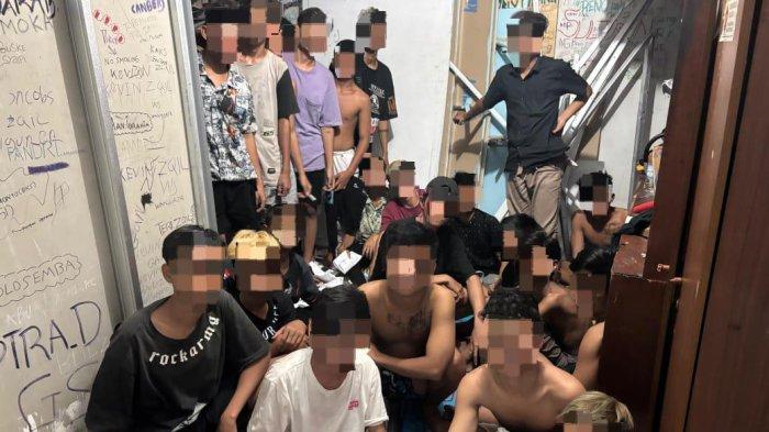 Tim Opsnal Polres Bitung berhasil menangkap 34 remaja dan pemuda yang terlibat tawuran antar kampung yang terjadi pada Minggu (19/1/2025) dini hari.