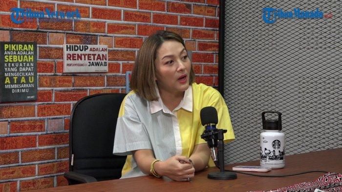 Penatua Michaela Elsiana Paruntu saat hadir do Tribun Manado Podcast, Senin (31/7/2023).