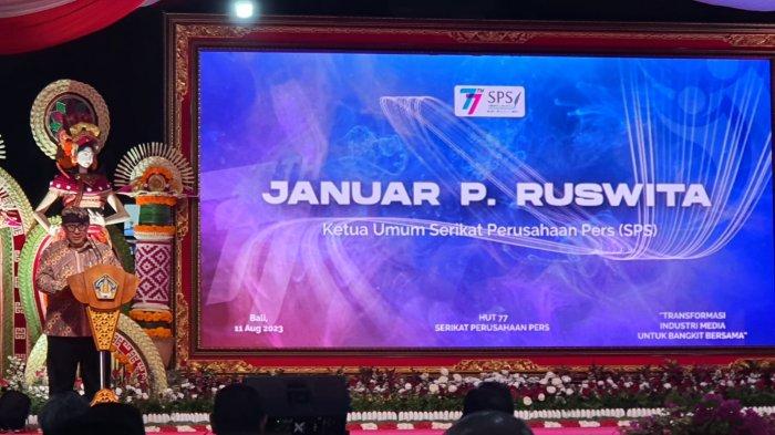 Ketua Umum Serikat Perusahaan Pers (SPS), Januar P. Ruswita menyampaikan sambutan pada acara penyerahan penghargaan dari Serikat Perusahaan Pers, di Denpasar, Bali. Pada tahun 2023, PLN meraih penghargaan sebagai orporasi terpopuler di media arus utama 2023.