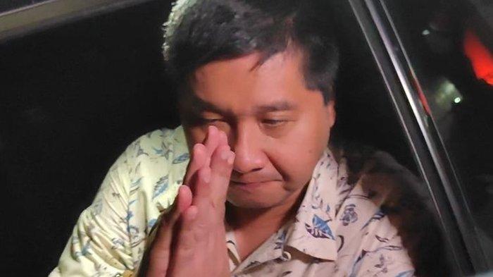 Satu lagi politisi elite PDIP, Maruarar Sirait memilih keluar dari keanggotaan partai. Nyatakan ikut pilihan politik Presiden Jokowi.