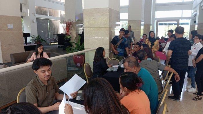 Suasana registrasi pelatihan P3PD dari Ditjen Bina Pemerintahan Desa Kementerian Dalam Negeri (Kemendagri) RI di Hotel Peninsula, Kota Manado, Sulawesi Utara, Minggu (8/10/2023).