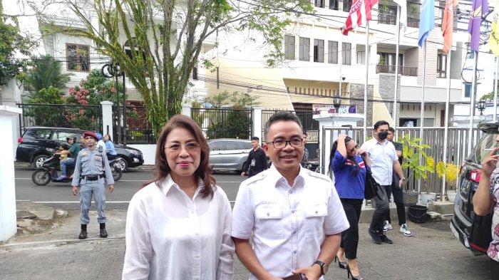 Stefanus Liow saat datang di KPU Sulawesi Utara, Manado, Selasa (2/5/2023).