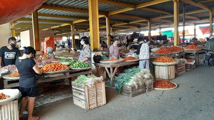 Suasana di Pasar Beriman Wilken Tomohon