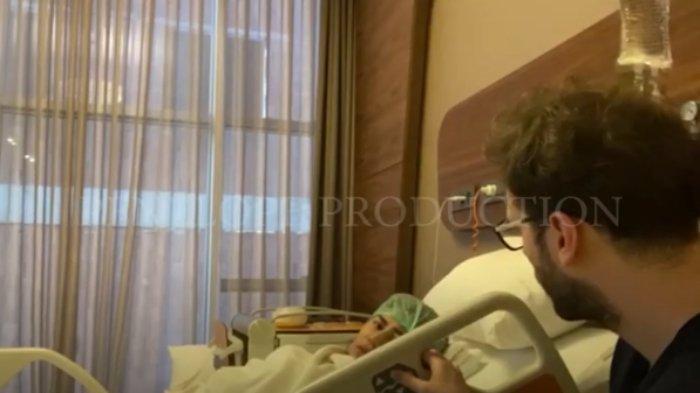 Taha Arikan setia dampingi Cinta Penelope pasca operasi