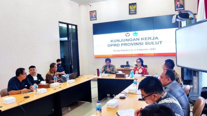Rektor Unima Prof Dr Deitje Adolfien Katuuk MPd menerima secara langsung Kunjungan Kerja (Kunker) Ketua DPRD Sulut