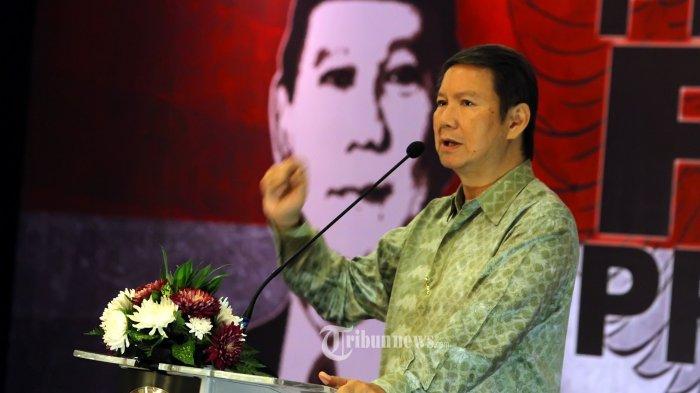 Wakil Ketua Dewan Pembina Partai Gerindra, Hashim Djojohadikusumo saat menyampaikan sambutannya kepada para pendukung Prabowo di acara Deklarasi Dukungan Prabowo For President di Hotel Grand Sahid, Jakarta Pusat, Sabtu (10/5/2014). Prabowo mendapatkan dukungan dari para alumni dan mahasiswa Trisakti untuk menjadi Presiden Indonesia Periode 2014-2019.