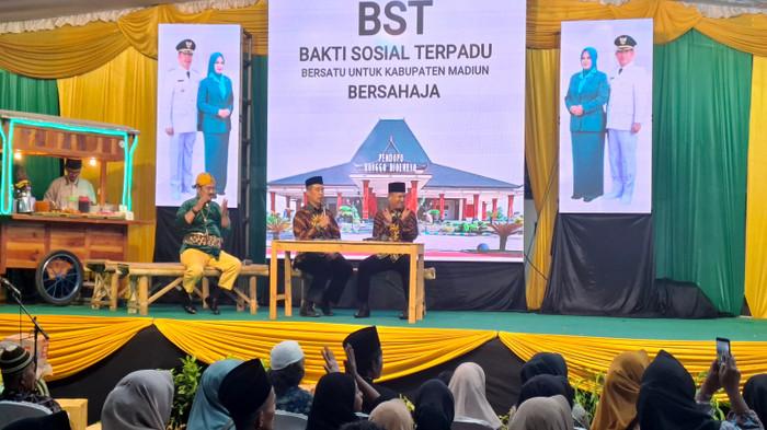 Bupati Madiun Hari Wuryanto dan Wakil Bupati dr Purnomo Hadi saat menyerap aspirasi masyarakat