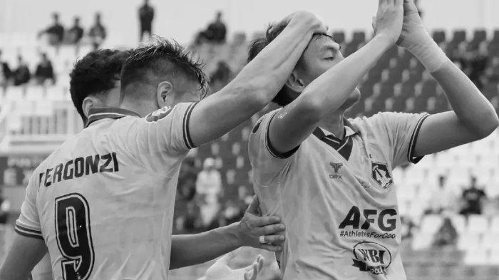 Hasil terbaru Liga 1 antara Arema FC vs Persik Kediri di Stadion Kanjuruhan, Macan Putih menang telak 3-0 lawan Singo Edan, laga diwarnai kartu merah